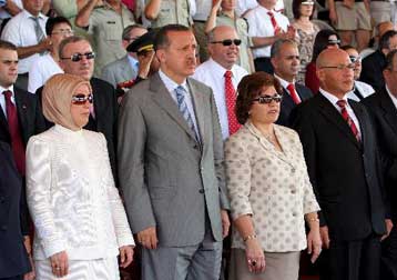 Ο Ερντογάν στο σημείο απόβασης του τουρκικού στρατού κατά την εισβολή στην Κύπρο