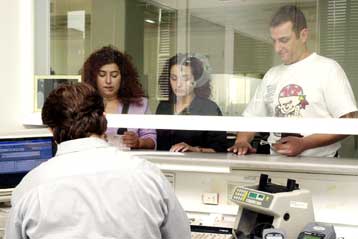 Κύμα προεκλογικών προσλήψεων στο Δημόσιο