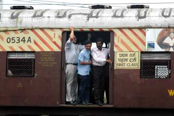 Τέταρτη σύλληψη υπόπτου για τις αιματηρές επιθέσεις στη Βομβάη