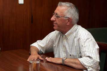 Εκλογή Ν.Κακλαμάνη από τον πρώτο γύρο δείχνει δημοσκόπηση του ΣΥΝ