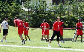 «Αντίο» στους οπαδούς της Τίγκρες από τον Ζούλιο Σέζαρ, που προπονήθηκε στο Ζέεφελντ