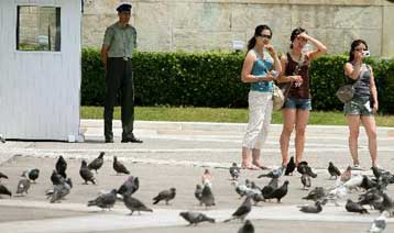 Διψήφια αύξηση των τουριστικών αφίξεων αναμένουν οι ξενοδόχοι