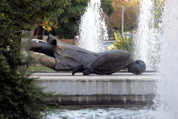 Eπεισόδια στο αντιπολεμικό συλλαλητήριο στο κέντρο της Αθήνας