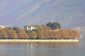 Μολυσμένη από τοξικές ουσίες η λίμνη των Ιωαννίνων