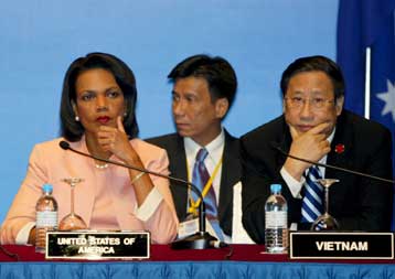 Απορρίπτει εξαμερείς συνομιλίες για τα πυρηνικά της η Β.Κορέα