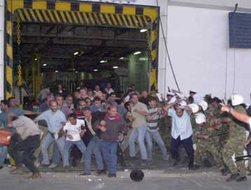 Τη νομική κατάργηση του μέτρου της πολιτικής επιστράτευσης ζητά η ΓΣΕΕ