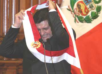 «Δεύτερη ευκαιρία» για τον Περουβιανό Α.Γκαρσία μετά την ορκωμοσία του ως προέδρου