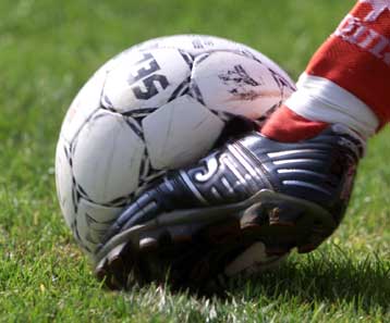 Νικηφόρα πρεμιέρα της Χαρτς με 2-1 επί της Ντανφέρμλιν, η Σέλτικ 4-1 την Κιλμάρνοκ