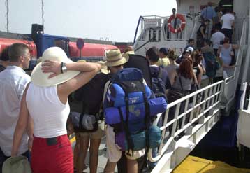 Αυξημένη η κίνηση σε λιμάνια και εθνικές οδούς