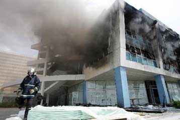 Δύο νεκροί από πυρκαγιά σε πολυχώρο αναψυχής στο Π.Φάληρο