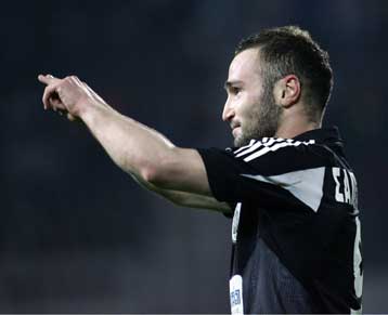 Ποσό 2,5 εκατ. ευρώ και τρεις παίκτες δίνει ο Ολυμπιακός στον ΠΑΟΚ για Σαλπιγγίδη