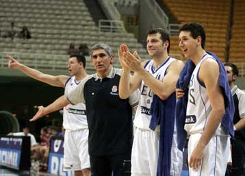 «Κόπηκε» ο Πελεκάνος από την εθνική, ικανοποιημένος ο Γιαννάκης από την πρεμιέρα
