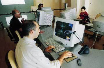 Σε ιδιώτες ανατίθεται η εξάπλωση του «γρήγορου Internet»