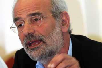 Το θέμα των διαβατηρίων έθεσε στο Συνήγορο του Πολίτη ο πρόεδρος του ΣΥΝ