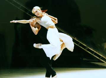 Επιχορηγήσεις για το ελεύθερο θέατρο και τις ομάδες χορού