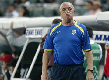 Επιστρέφει στον πάγκο της Αργεντινής ο Αλφιο Μπαζίλε