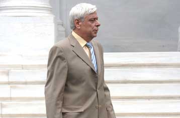 Επί τάπητος σχολική στέγη και προνοιακά επιδόματα στη συνάντηση Καραμανλή με ΕΝΑΕ