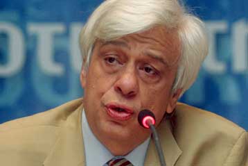 To υπουργείο Εσωτερικών αποκλείει ενδεχόμενο να κηρυχθεί αργία η 14η Αυγούστου