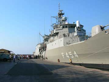 Σε ναυτική συμμετοχή της Ελλάδας στη δύναμη του Λιβάνου προσανατολίζεται η Αθήνα