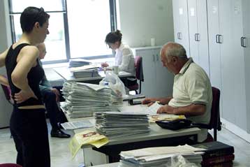 Περαίωση εκκρεμών φορολογικών υποθέσεων για τις χρήσεις από το 2000 σχεδιάζει το ΥΠΟΙΚ