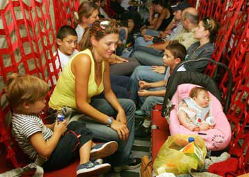 «Γέφυρα σωτηρίας» για 53.000 ανθρώπους που εγκατέλειψαν το Λίβανο η Κύπρος