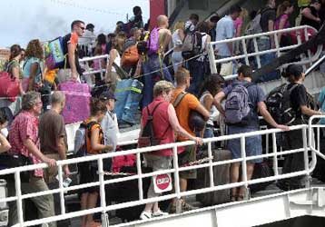 Σφοδρές αντιδράσεις για την κατάργηση του ορίου ηλικίας στα πλοία