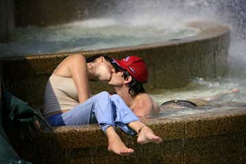 Υποχωρεί ο καύσωνας στις ΗΠΑ, αφού στοίχισε τη ζωή σε ακόμη 25 άτομα