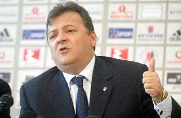 Πουλάει τον ΠΑΟΚ με ένα ευρώ, αλλά… δεν βρίσκει αγοραστή ο Γιάννης Γούμενος