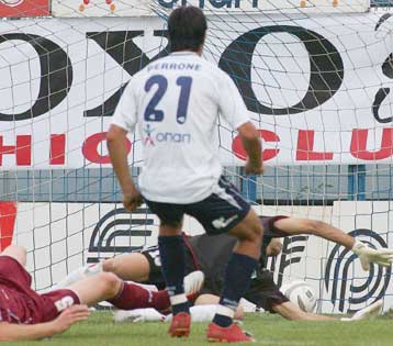 Ενδιαφέρον από ΠΑΟΚ και εξωτερικό για τον Περόνε αποκαλύπτει ο Ιωνικός