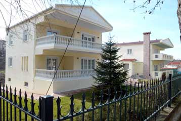 Φόρο 89,71 εκατ. ευρώ θα πληρώσουν φέτος 38.808 μεγαλοϊδιοκτήτες ακινήτων