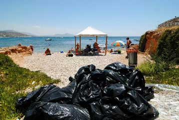 Καθαρίστηκε η πετραλαιοκηλίδα στις ακτές Βουλιαγμένης και Βάρκιζας