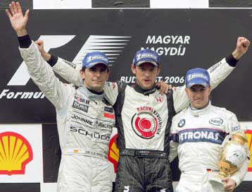 Στην Βουδαπέστη η «παρθενική» νίκη του Μπάτον σε GP