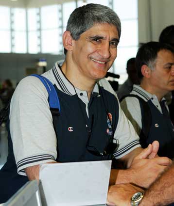 Για την Κίνα αναχώρησε η εθνική ομάδα μπάσκετ-Να γίνουμε πιο φίλοι, λέει ο Γιαννάκης