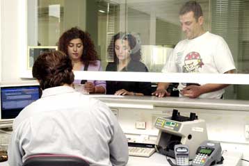 Σφίγγει ο κλοιός για οφειλέτες του Δημοσίου, επιχειρήσεις και ελεύθερους επαγγελματίες