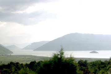 Με εξαφάνιση απειλείται η Μικρή Πρέσπα λόγω της υπεράντλησης από την Αλβανία