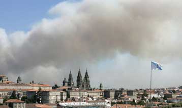 Σκληρή μάχη κόντρα σε 64 πύρινα μέτωπα δίνει η Ισπανία