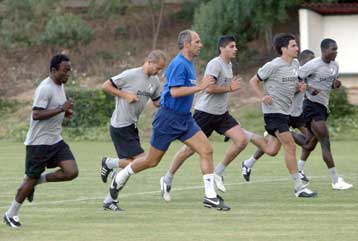 Με νίκη 2-1 επί του Ανόβερο φεύγει ο ΟΦΗ από την Γερμανία