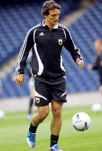 Δεν έφτασε η «μπλε κάρτα» του Μαντούκα και δεν παίζει στο «Μάρεϊφιλντ»