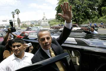 Κοινό υποψήφιο απέναντι στον Τσάβες όρισε η αντιπολίτευση στη Βενεζουέλα