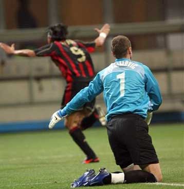 Προβάδισμα για Μίλαν, άγχος για Λίβερπουλ, ανοιχτοί λογαριασμοί για Αμβούργο, Οσασούνα