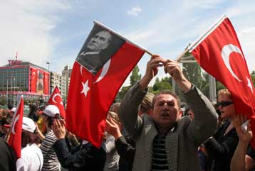 Επεισοδιακή έναρξη της δίκης για την επίθεση κατά δικαστικών στην Τουρκία