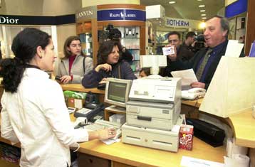 Στο στόχαστρο του υπουργείου Οικονομικών φοροφυγάδες και οφειλέτες του Δημοσίου