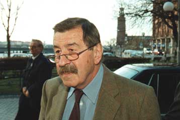 Ήμουν μέλος των SS, παραδέχεται ο Γερμανός συγγραφέας Γκίντερ Γκρας