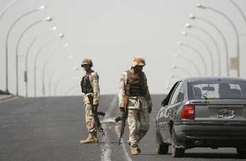 Συλλήψεις υπόπτων για τρομοκρατία και πολύνεκρες μάχες στο Ιράκ