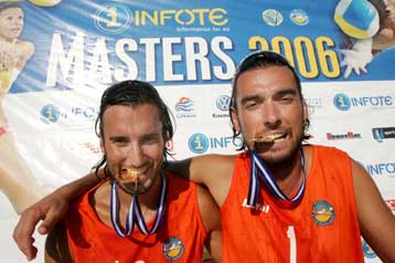Πρωταθλητές Ελλάδας στο beach volley Βάσω/ Βίκυ και Θάνος/ Μάνος