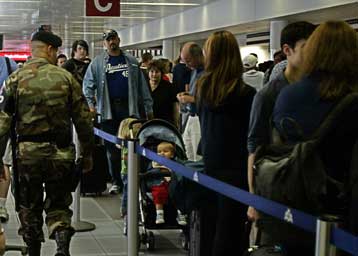 Η Βρετανία μείωσε το επίπεδο συναγερμού από «κρίσιμο» σε «σοβαρό»