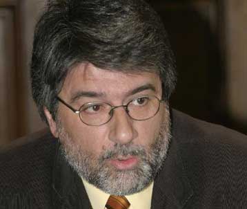 Για αδιαφάνεια σε 123 προσλήψεις κατηγορεί την κυβέρνηση το ΠΑΣΟΚ