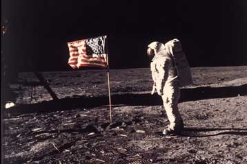 Οι αυθεντικές λήψεις από την πρώτη προσελήνωση χαμένες στα αρχεία της NASA