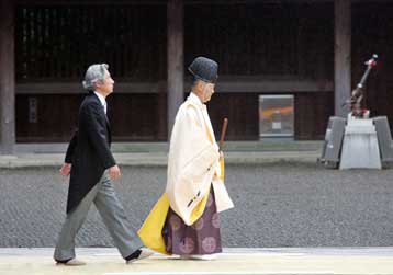 Επίσκεψη Κοϊζούμι σε αμφιλεγόμενο μνημείο εξοργίζει Κίνα και Ν.Κορέα