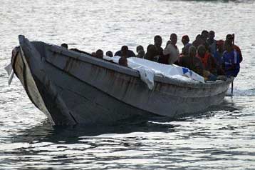 Οι Αρχές της Ισπανίας απέλασαν «μυστικά» 160 λαθρομετανάστες από το Μάλι